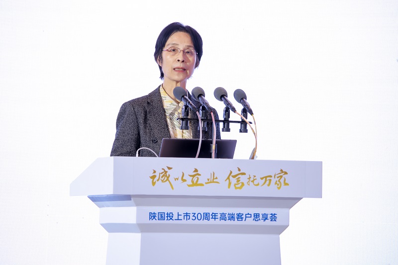 6.第十三屆全國人大常委、國務(wù)院原副秘書長、中國工業(yè)經(jīng)濟學(xué)會會長江小涓發(fā)表主旨演講.jpg