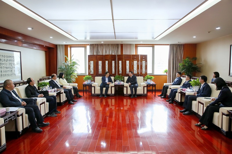 4月10日 公司黨委副書記、總裁解志炯會見咸陽市副市長程文杰一行.jpg