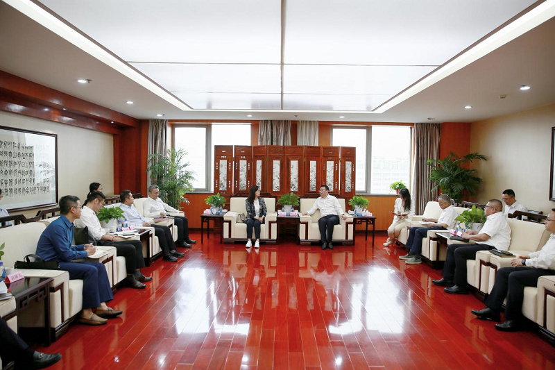 5.29公司黨委副書記、總裁解志炯會見民生銀行資產(chǎn)托管部總經(jīng)理崔巖一行.png